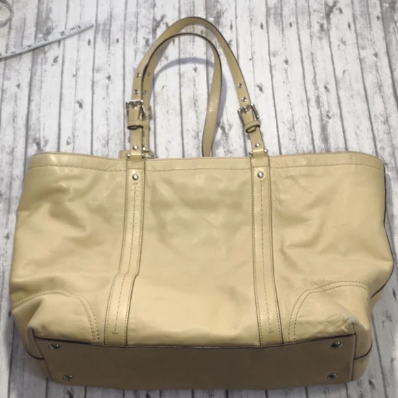 Coach Beige Leather Handbag - Picture 4 of 16